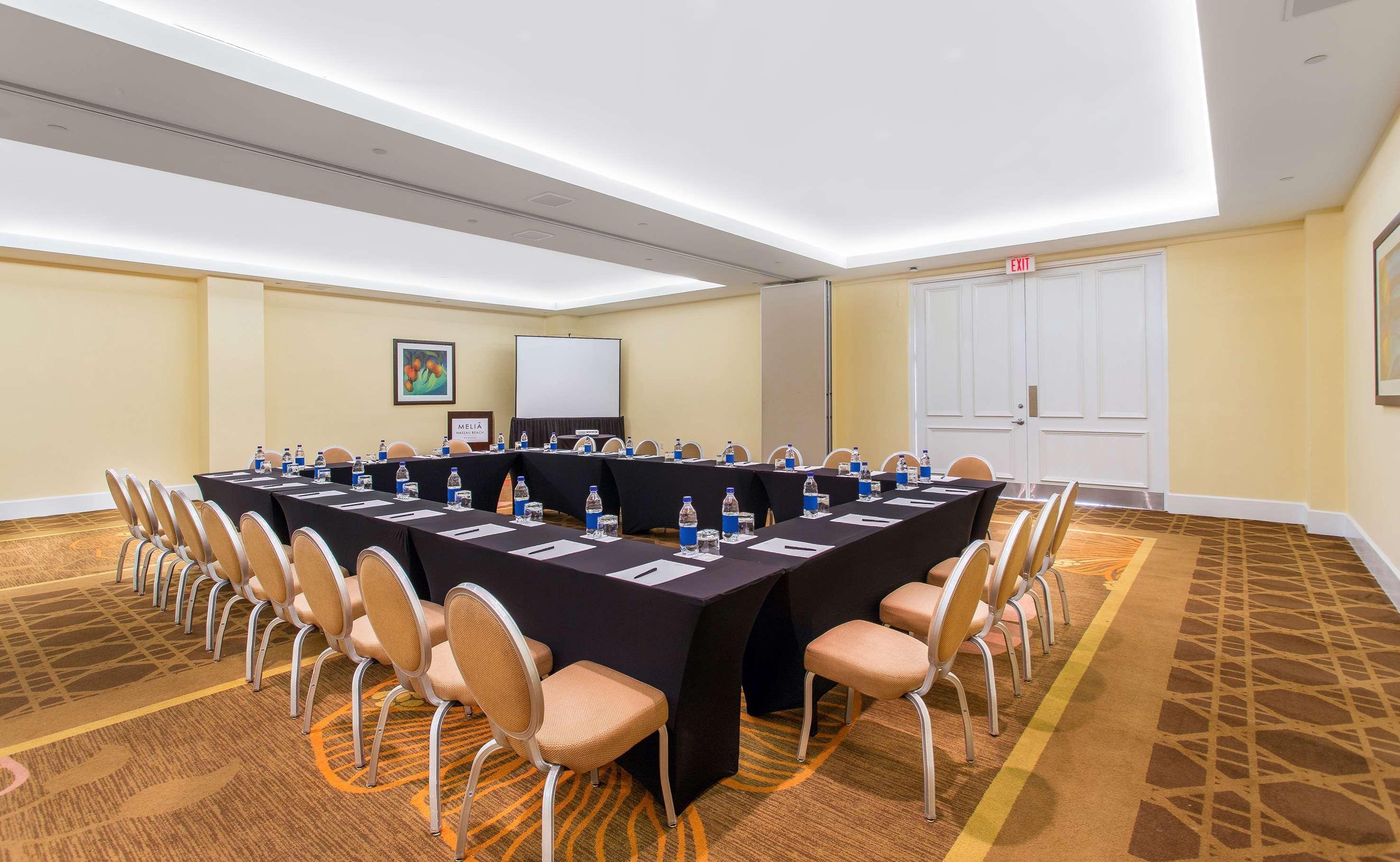 Melia Nassau Beach Bagian luar foto