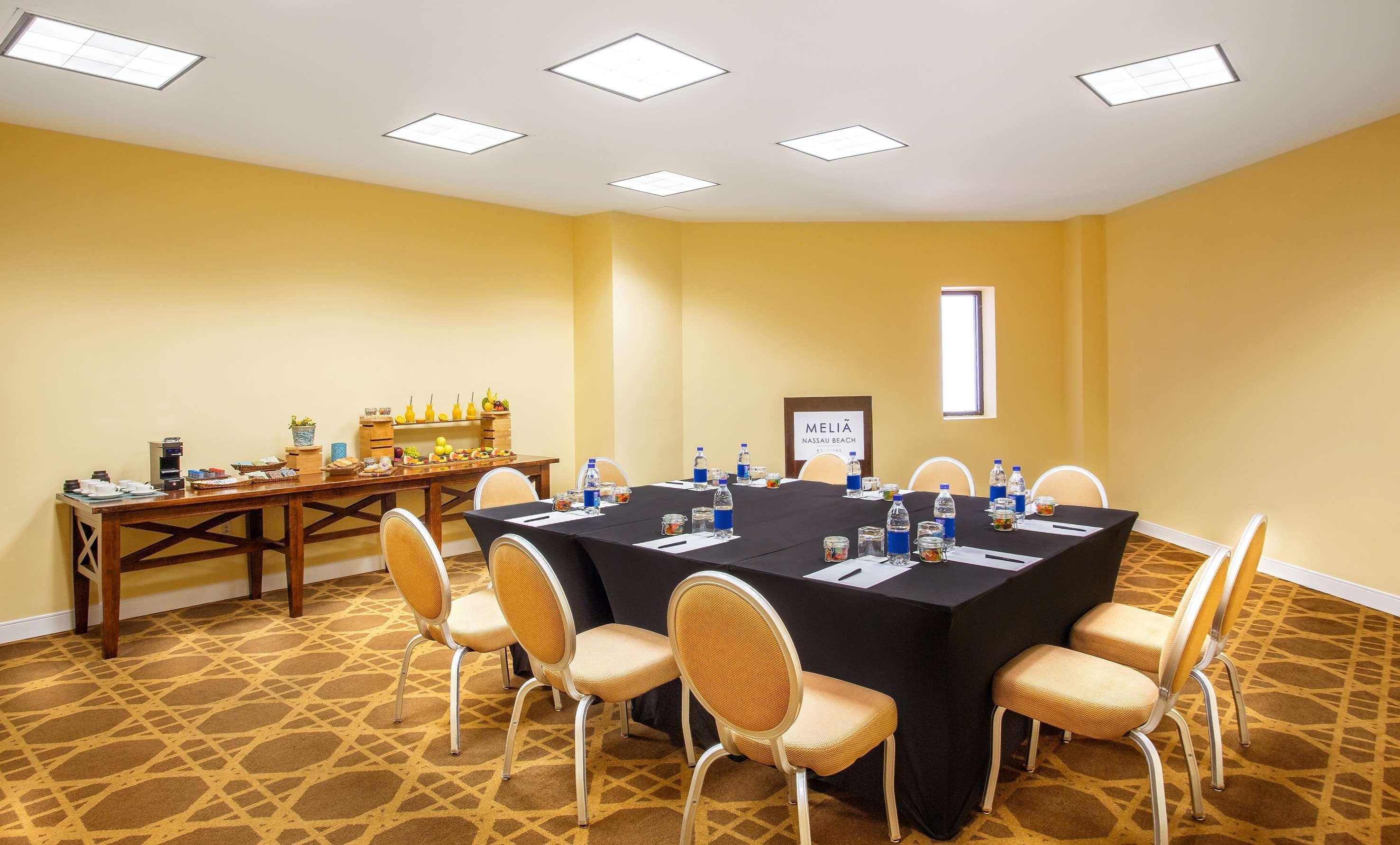 Melia Nassau Beach Bagian luar foto