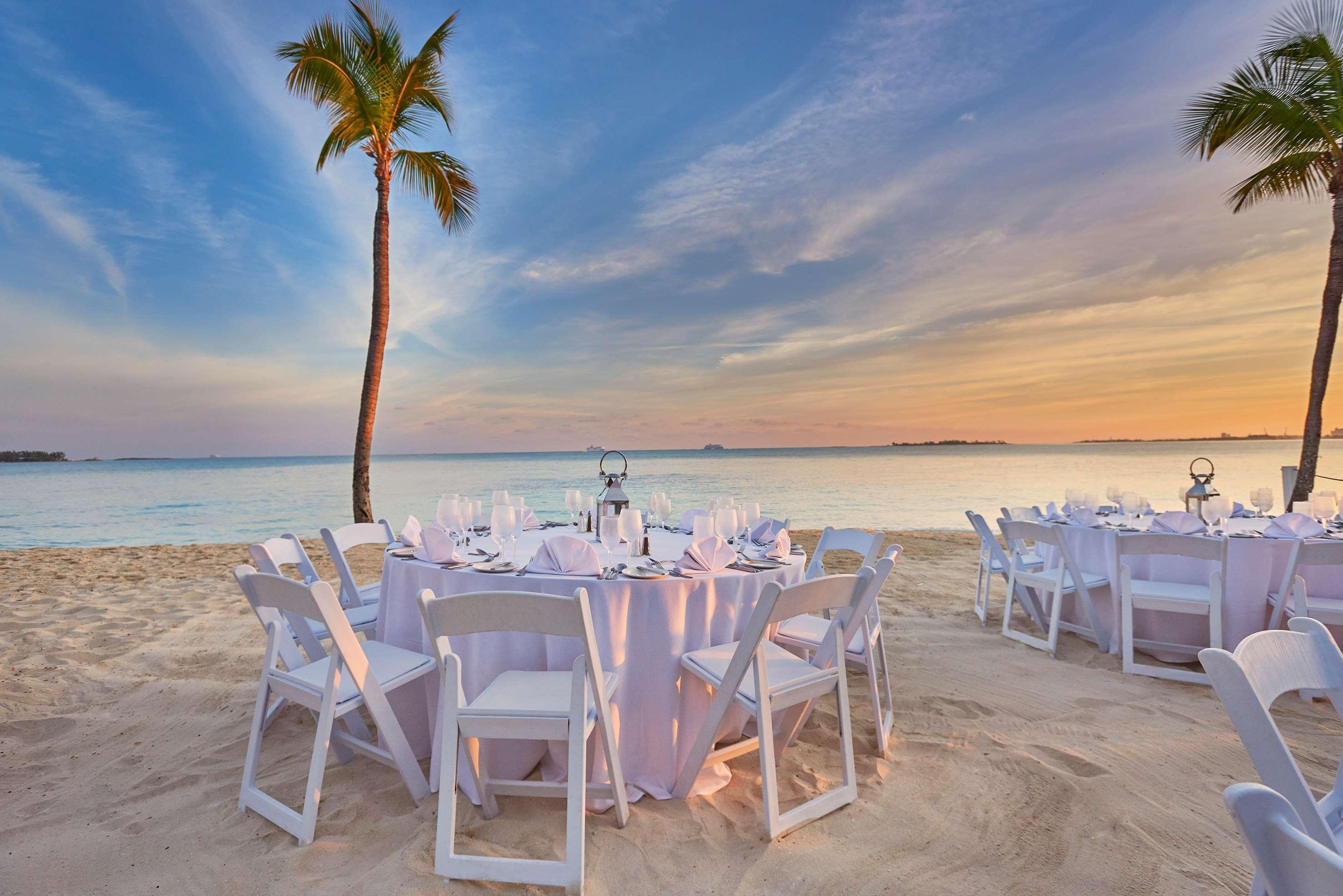Melia Nassau Beach Bagian luar foto