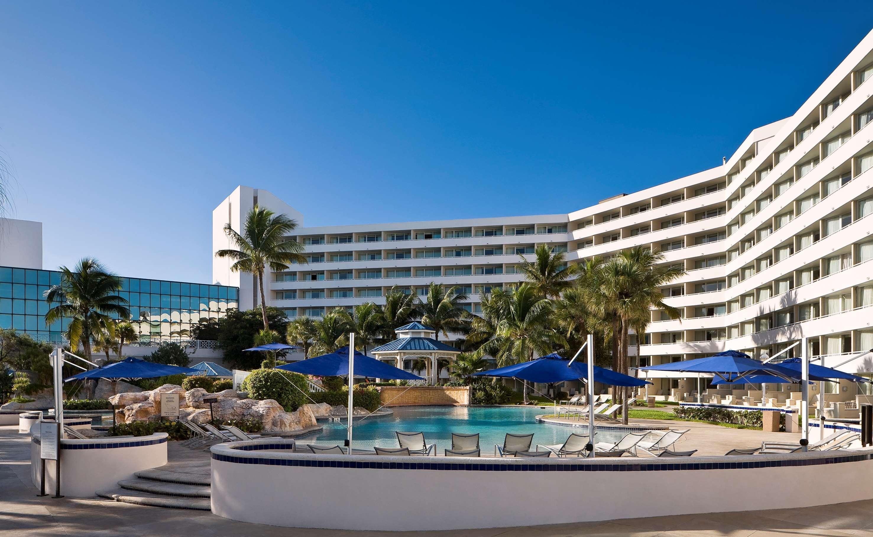 Melia Nassau Beach Bagian luar foto