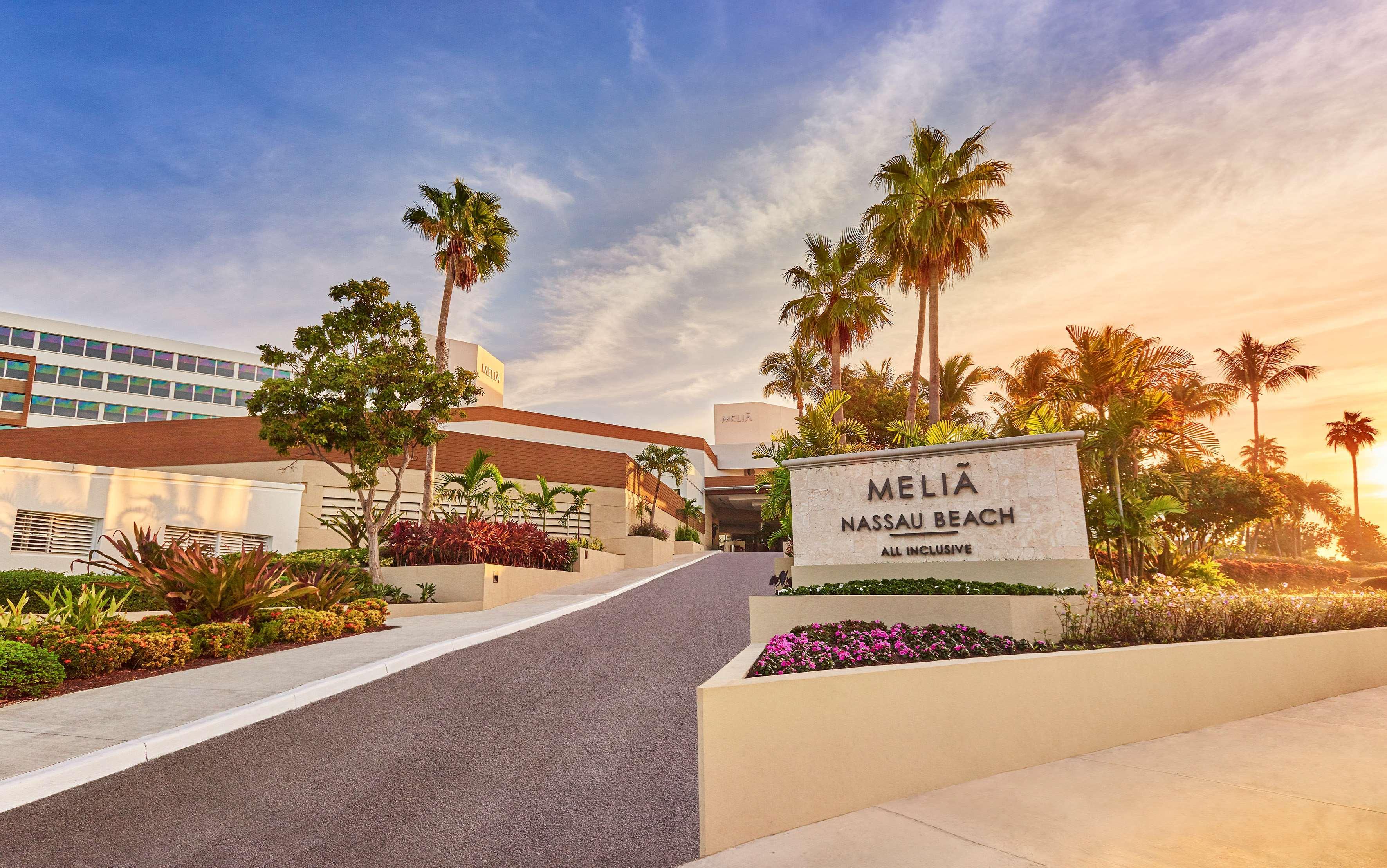 Melia Nassau Beach Bagian luar foto