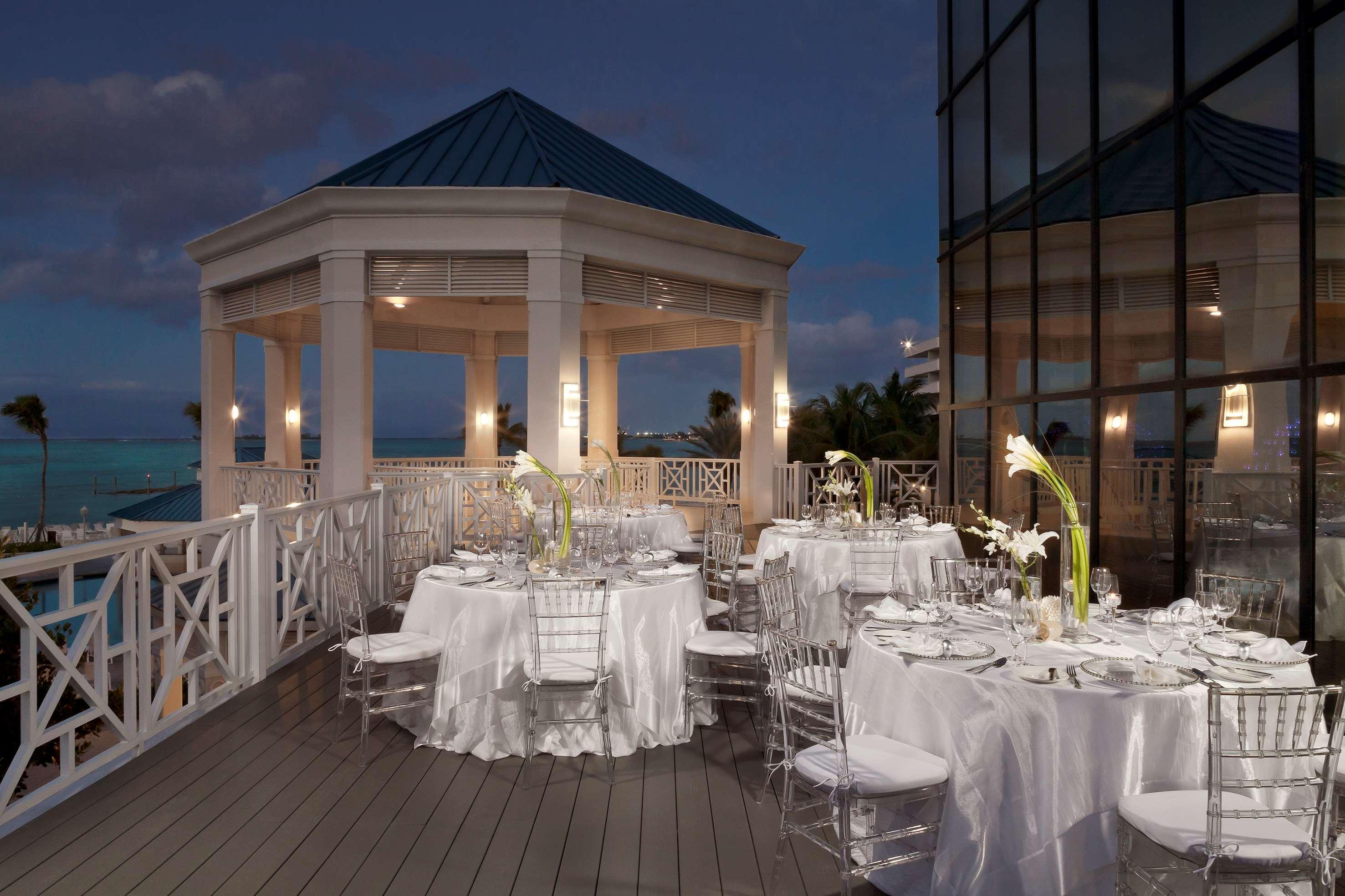 Melia Nassau Beach Bagian luar foto