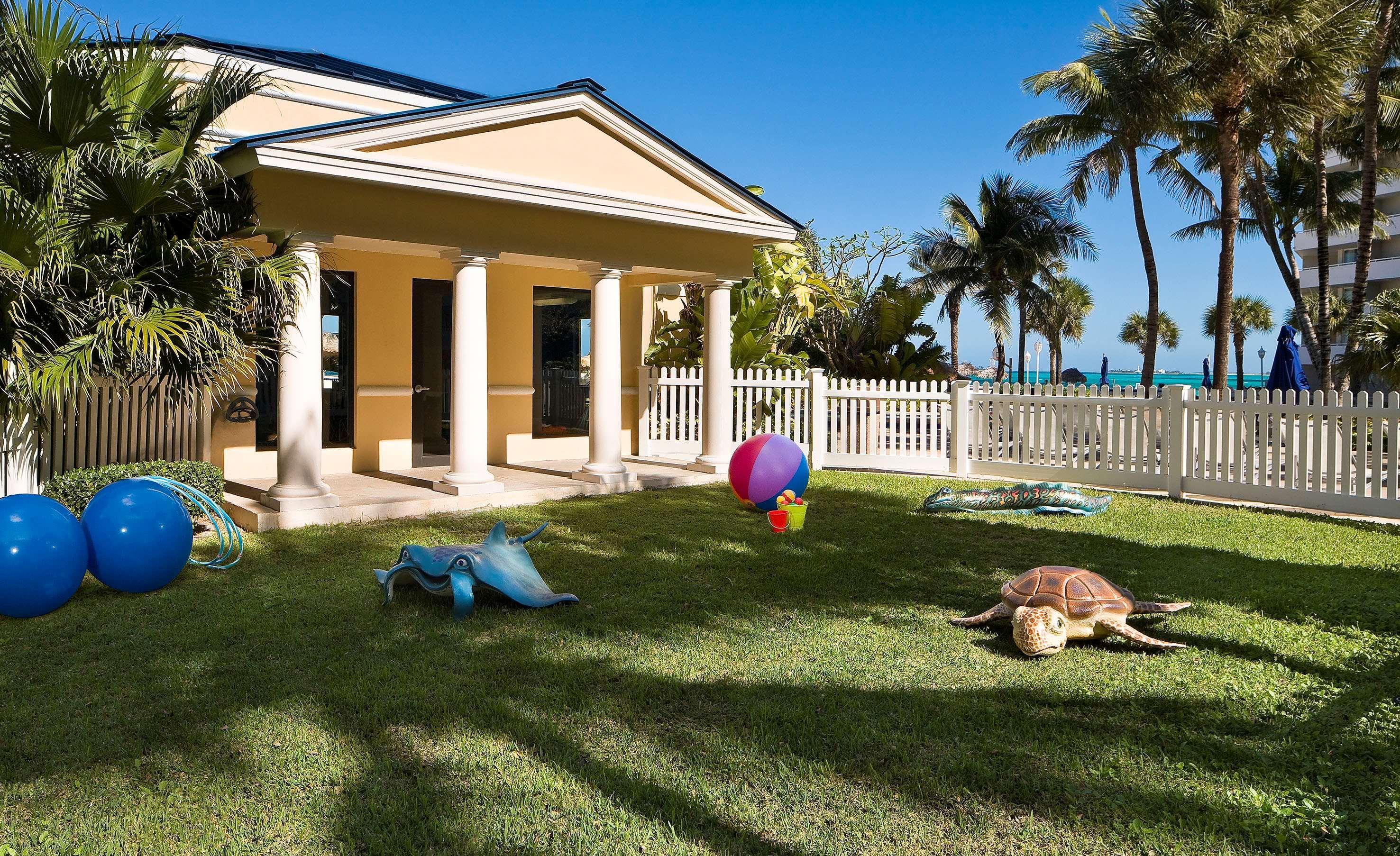 Melia Nassau Beach Bagian luar foto