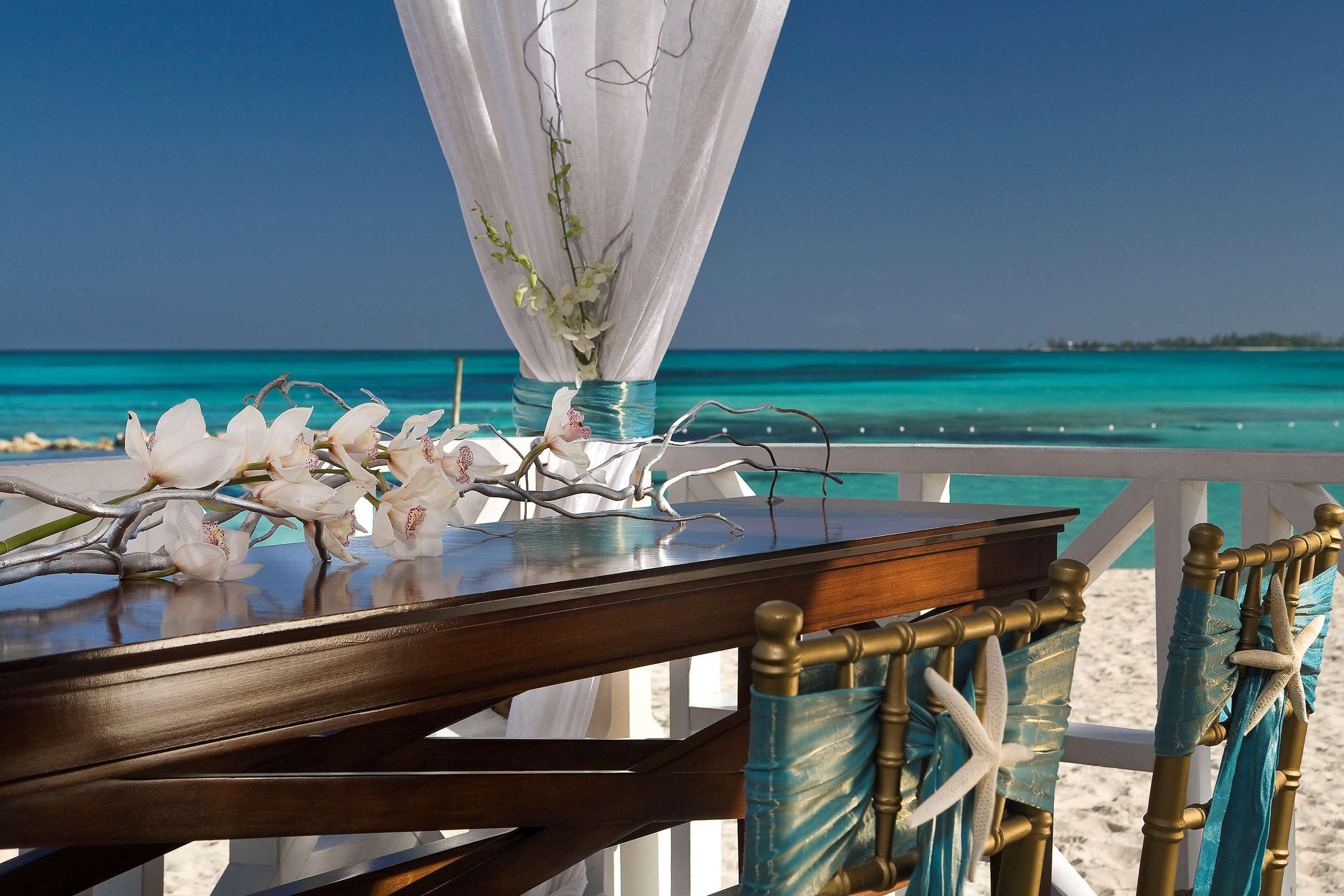 Melia Nassau Beach Bagian luar foto