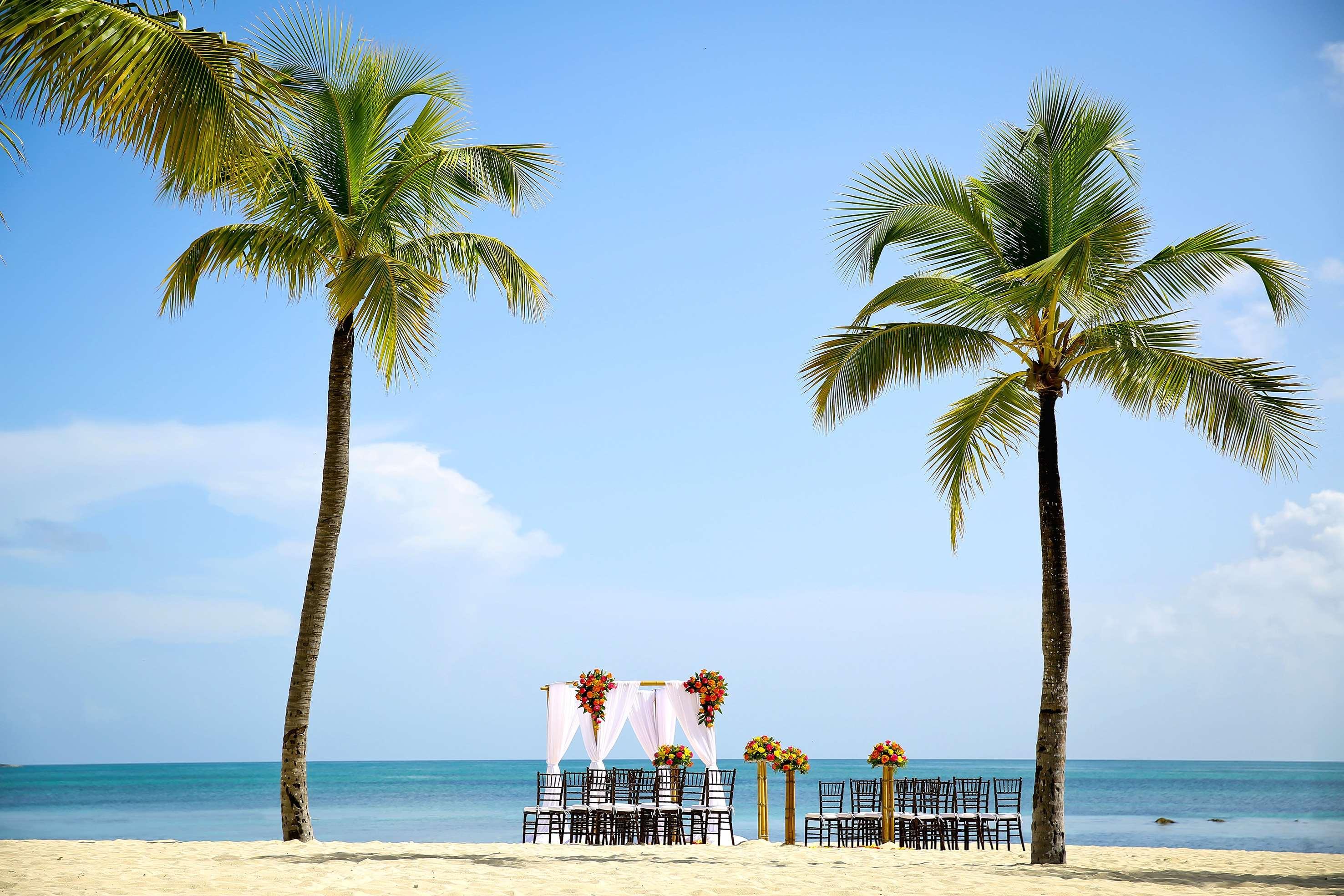 Melia Nassau Beach Bagian luar foto
